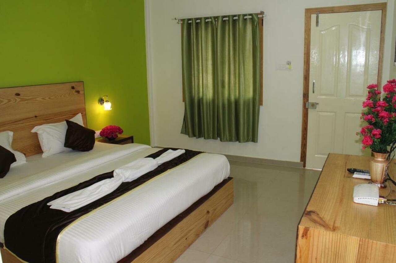 V Resorts Gulmohar Cottages Goa Калангут Экстерьер фото