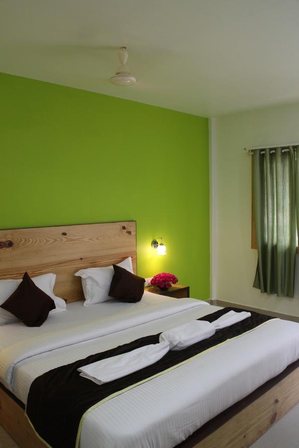 V Resorts Gulmohar Cottages Goa Калангут Экстерьер фото