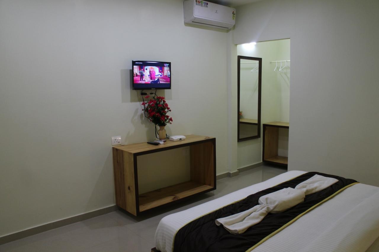 V Resorts Gulmohar Cottages Goa Калангут Экстерьер фото